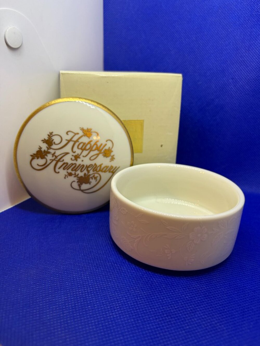 NEW! Mikasa Porcelain Happy Anniversary Floral Gold Tone Round Trinket Box L5522
